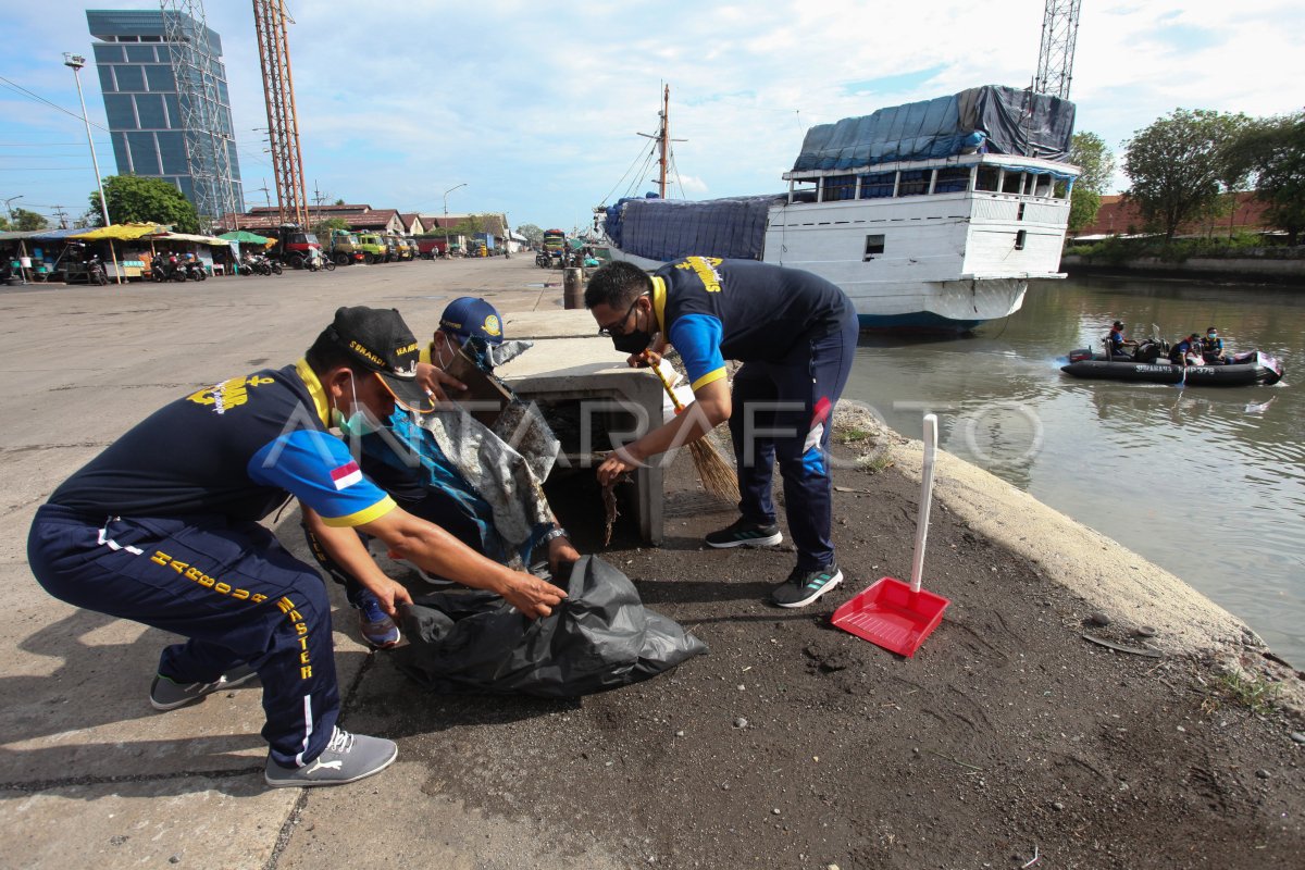 AKSI BERSIH-BERSIH SAMPAH DI PELABUHAN KALIMAS