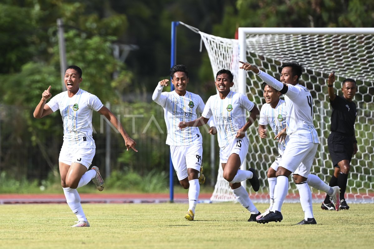 Penyisihan Sepak Bola Putra Pon Papua Antara Foto