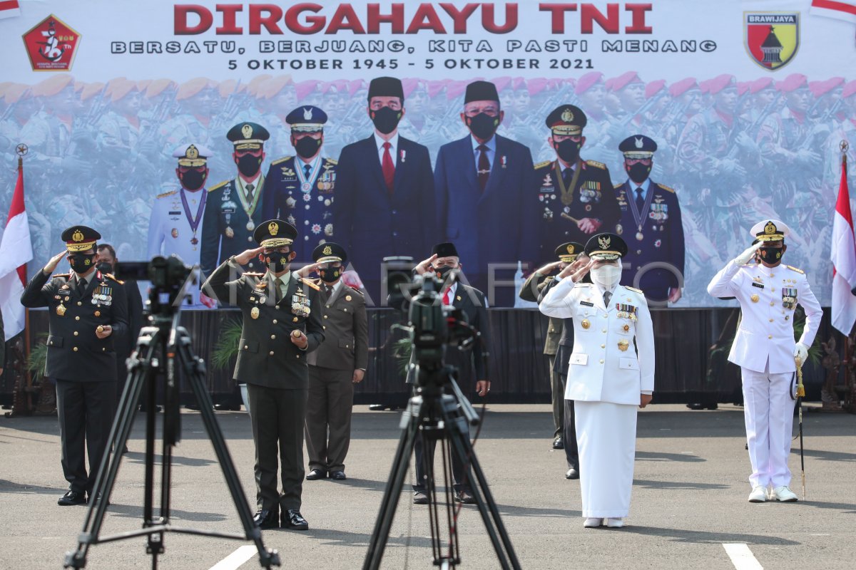 Hut Ke 76 Tni Di Surabaya Antara Foto