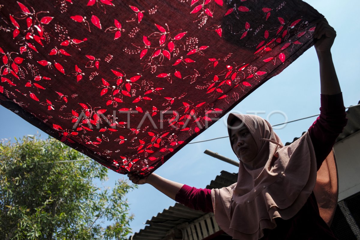 Pewarna Batik Alami Dari Buah Mangrove Antara Foto 