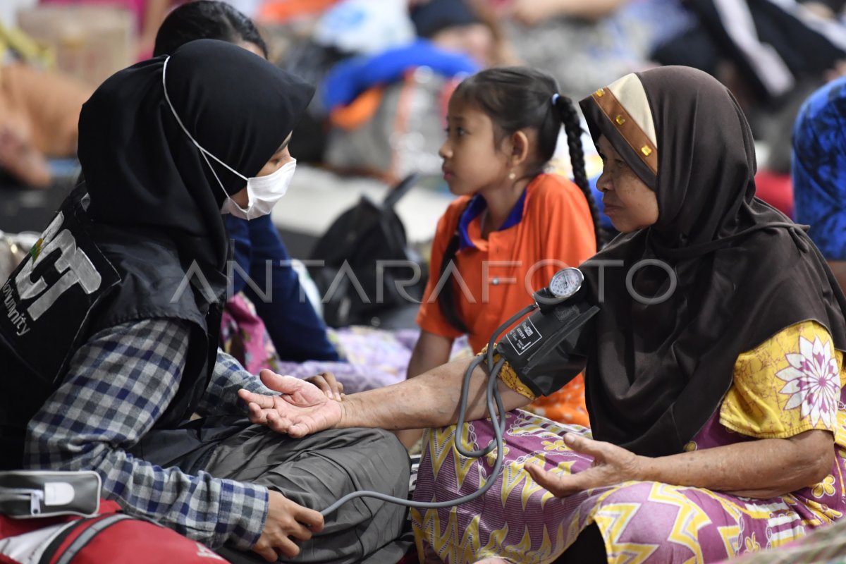 PENGUNGSI TERDAMPAK BANJIR BANDANG KOTA BATU | ANTARA Foto