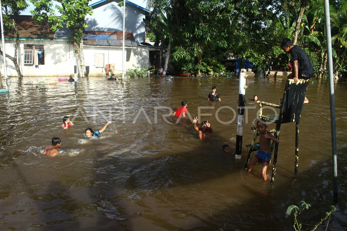 Banjir Melanda Enam Kabupaten Di Kalbar Antara Foto