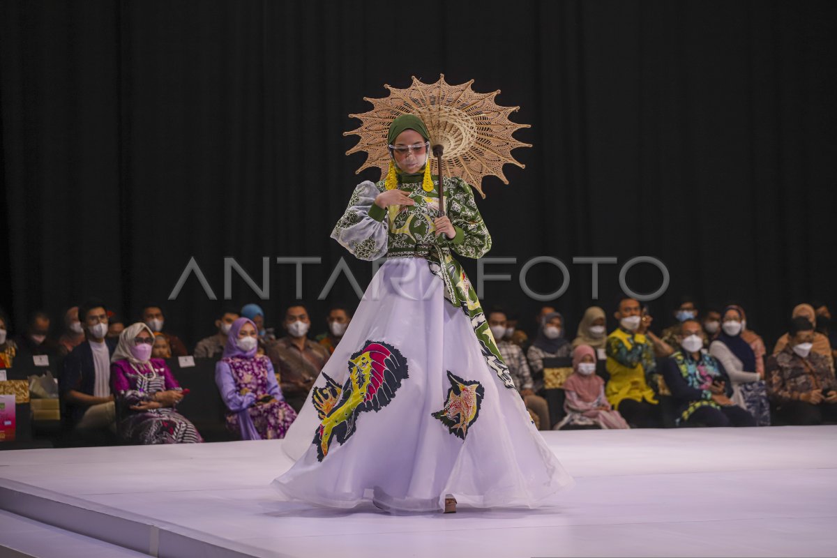 BATAM BATIK FASHION WEEK 2021 | ANTARA Foto