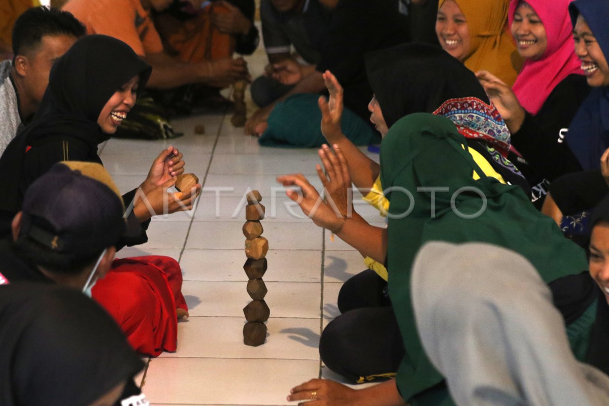 Permainan Tradisional Peserta Pkbm Antara Foto 4899