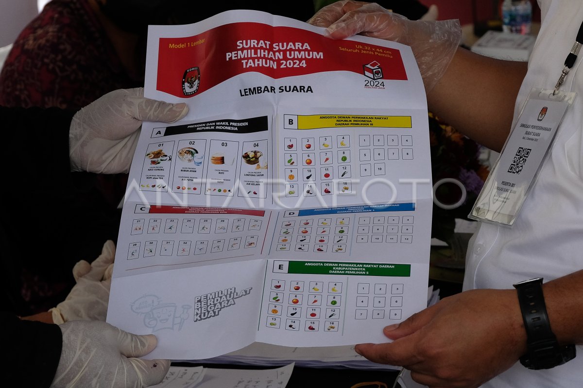 SIMULASI PENYEDERHANAAN DESAIN SURAT SUARA UNTUK PEMILU 2024 | ANTARA Foto