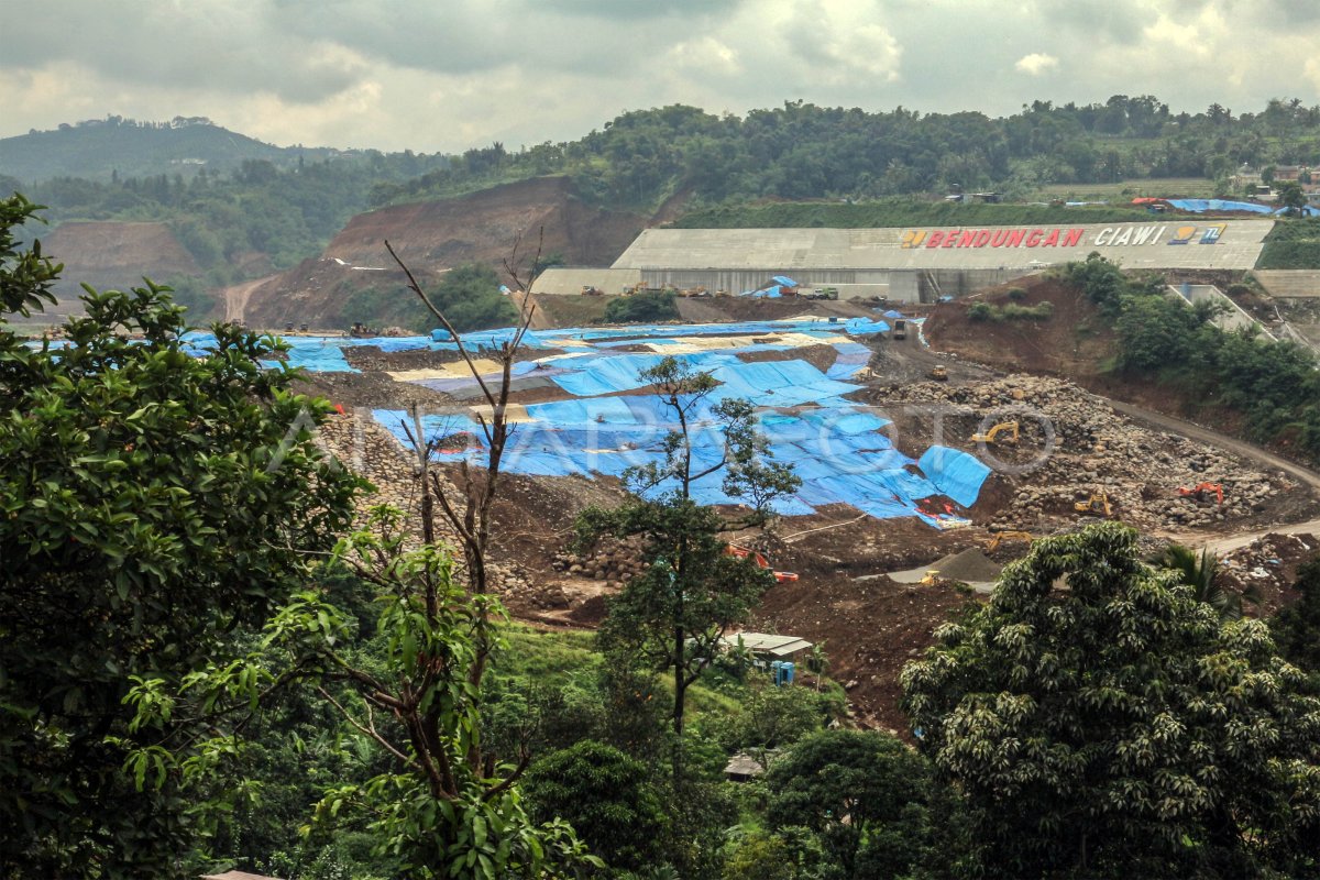 TARGET PENYELESAIAN PEMBANGUNAN BENDUNGAN DI INDONESIA | ANTARA Foto