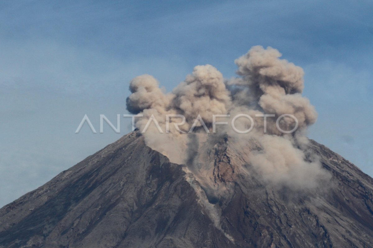 STATUS GUNUNG SEMERU MASIH WASPADA | ANTARA Foto