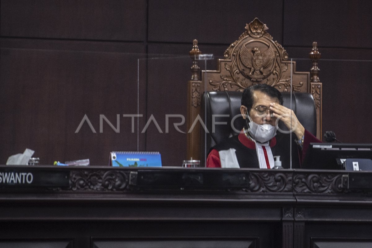 PUTUSAN MK TENTANG UU CIPTA KERJA | ANTARA Foto