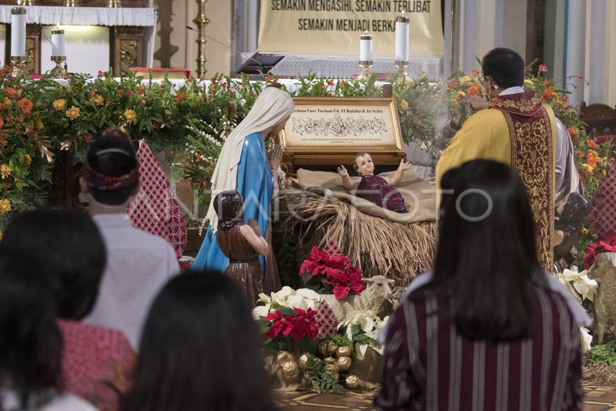 MISA MALAM NATAL GEREJA KATEDRAL JAKARTA | ANTARA Foto