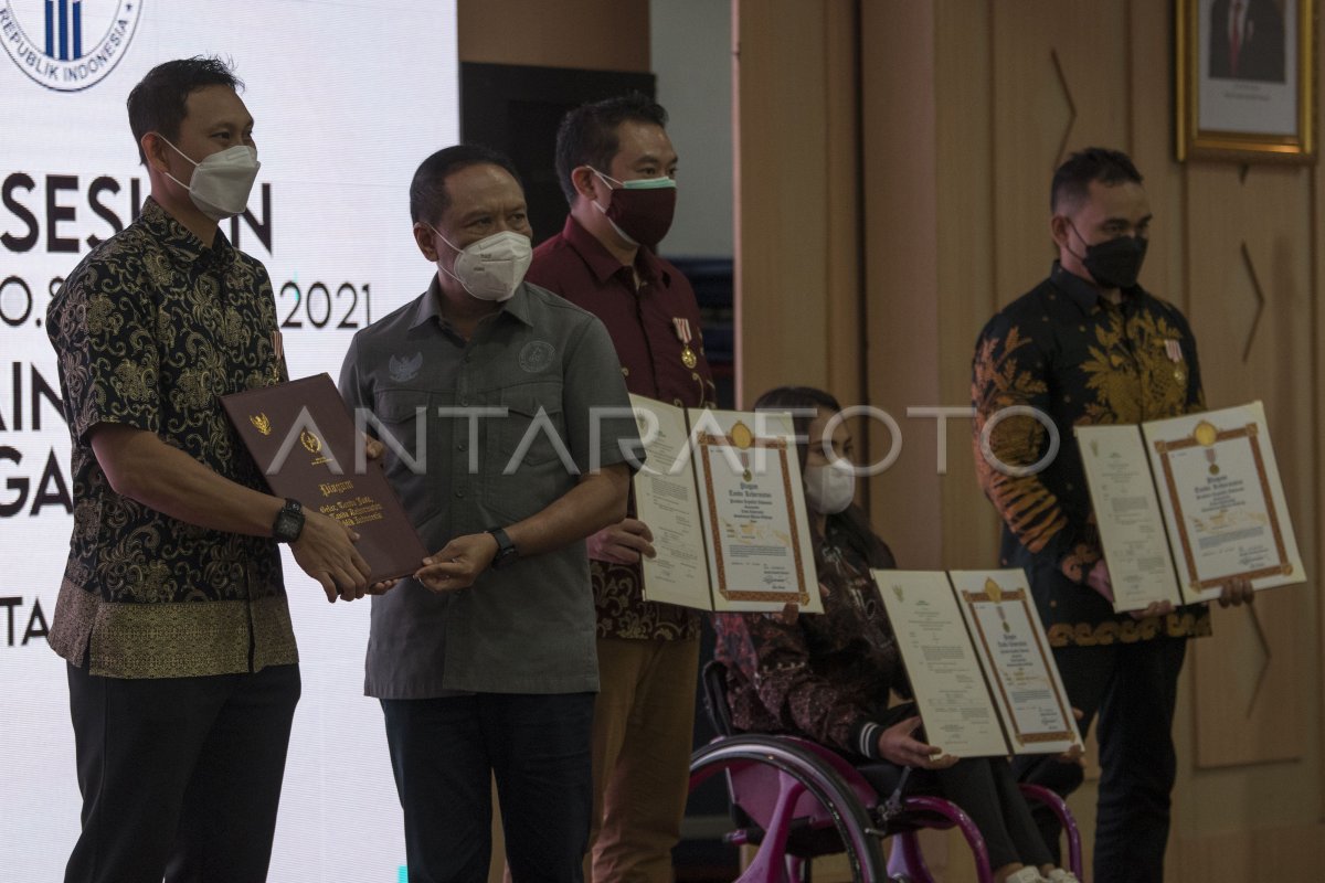 PENGHARGAAN SATYALANCANA DARMA OLAH RAGA | ANTARA Foto