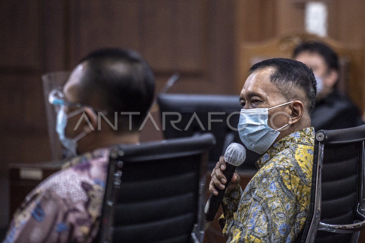 SIDANG PEMERIKSAAN TERDAKWA KASUS SUAP PAJAK | ANTARA Foto