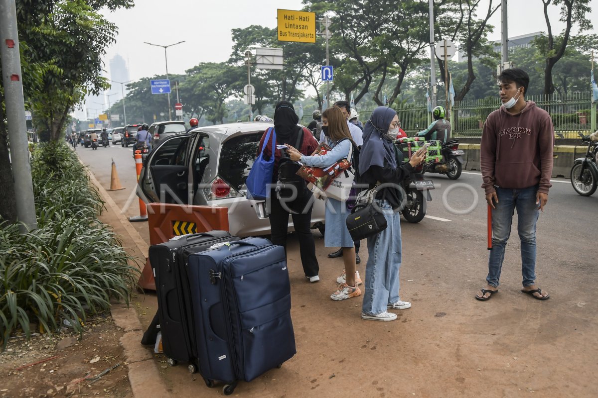 PENGURANGAN MASA KARANTINA PERJALANAN LUAR NEGERI | ANTARA Foto