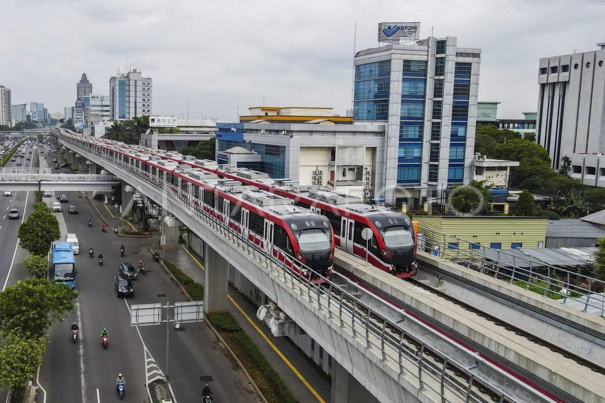 PROGRES PEMBANGUNAN LRT | ANTARA Foto