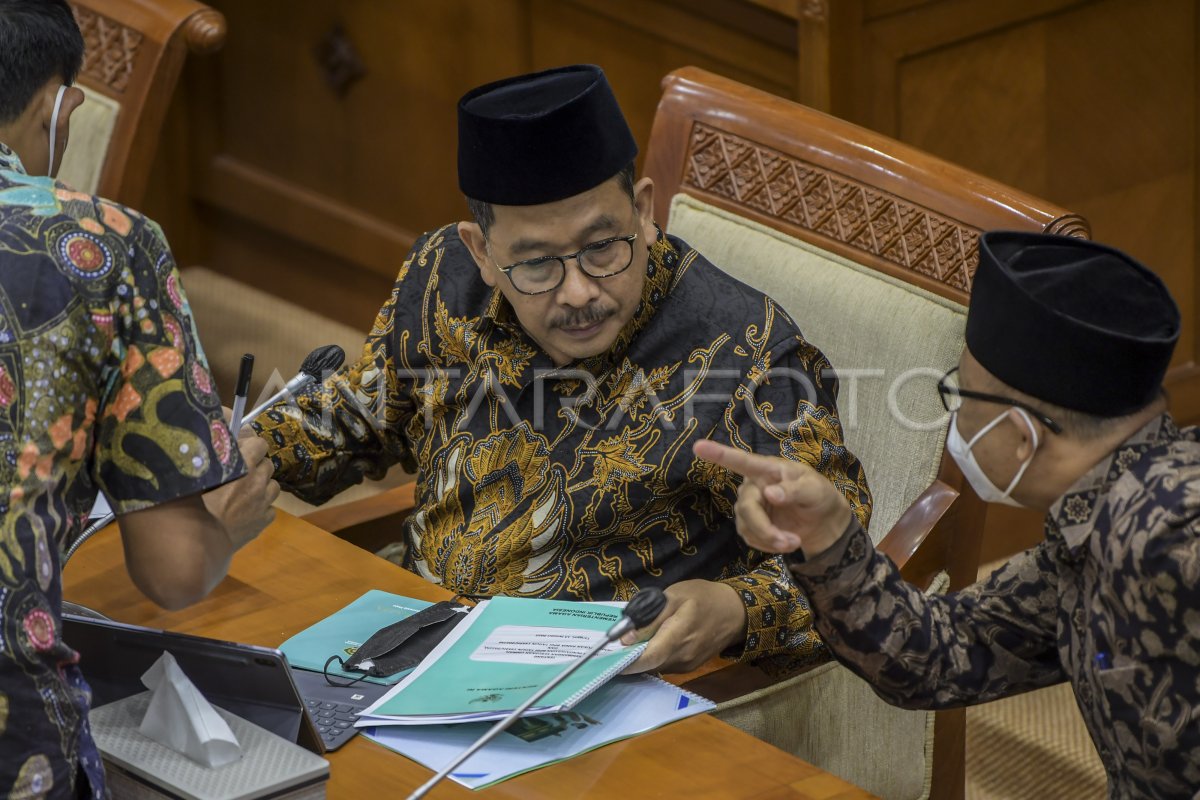 RAKER KEMENAG DENGAN KOMISI VIII DPR | ANTARA Foto