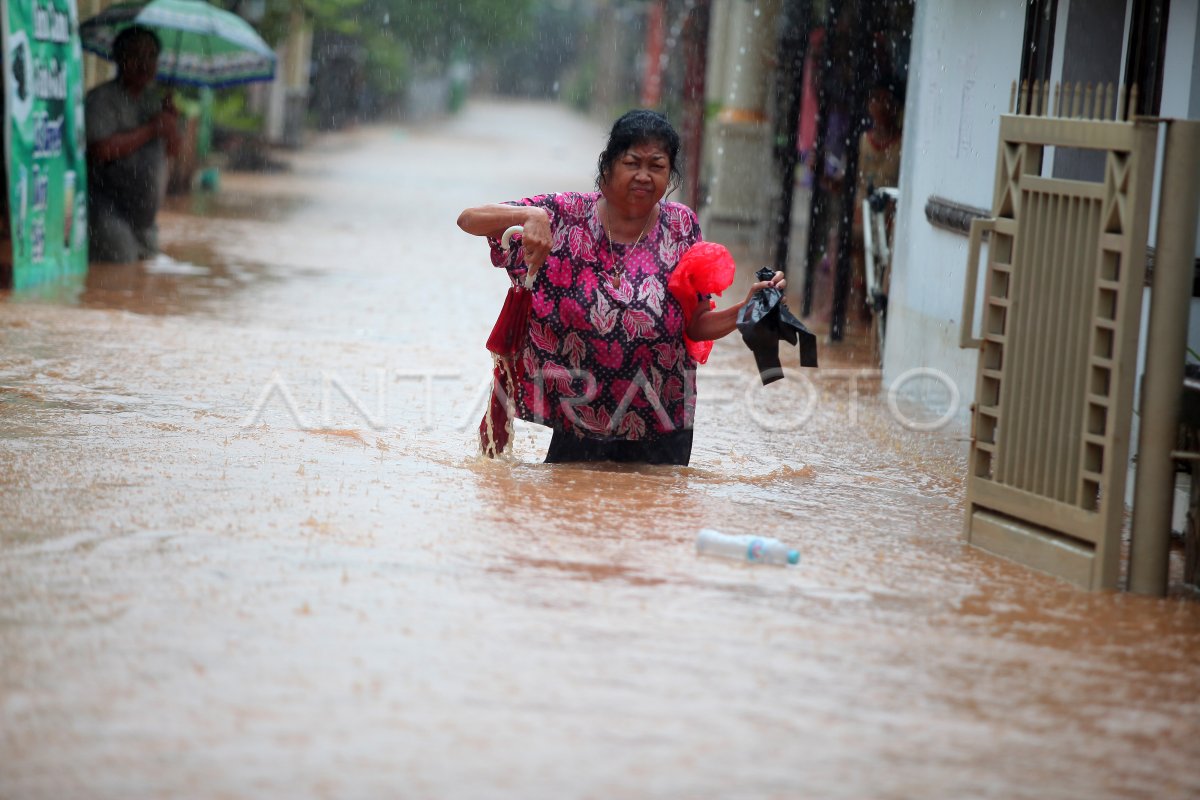 BANJIR DI GRATI PASURUAN ANTARA Foto BANJIR DI GRATI PASURUAN ANTARA Foto