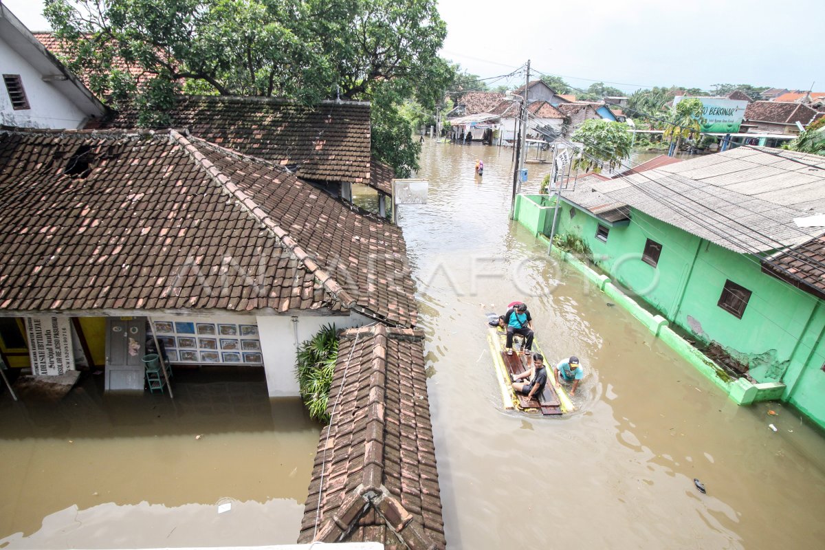 BANJIR DI REJOSO PASURUAN | ANTARA Foto