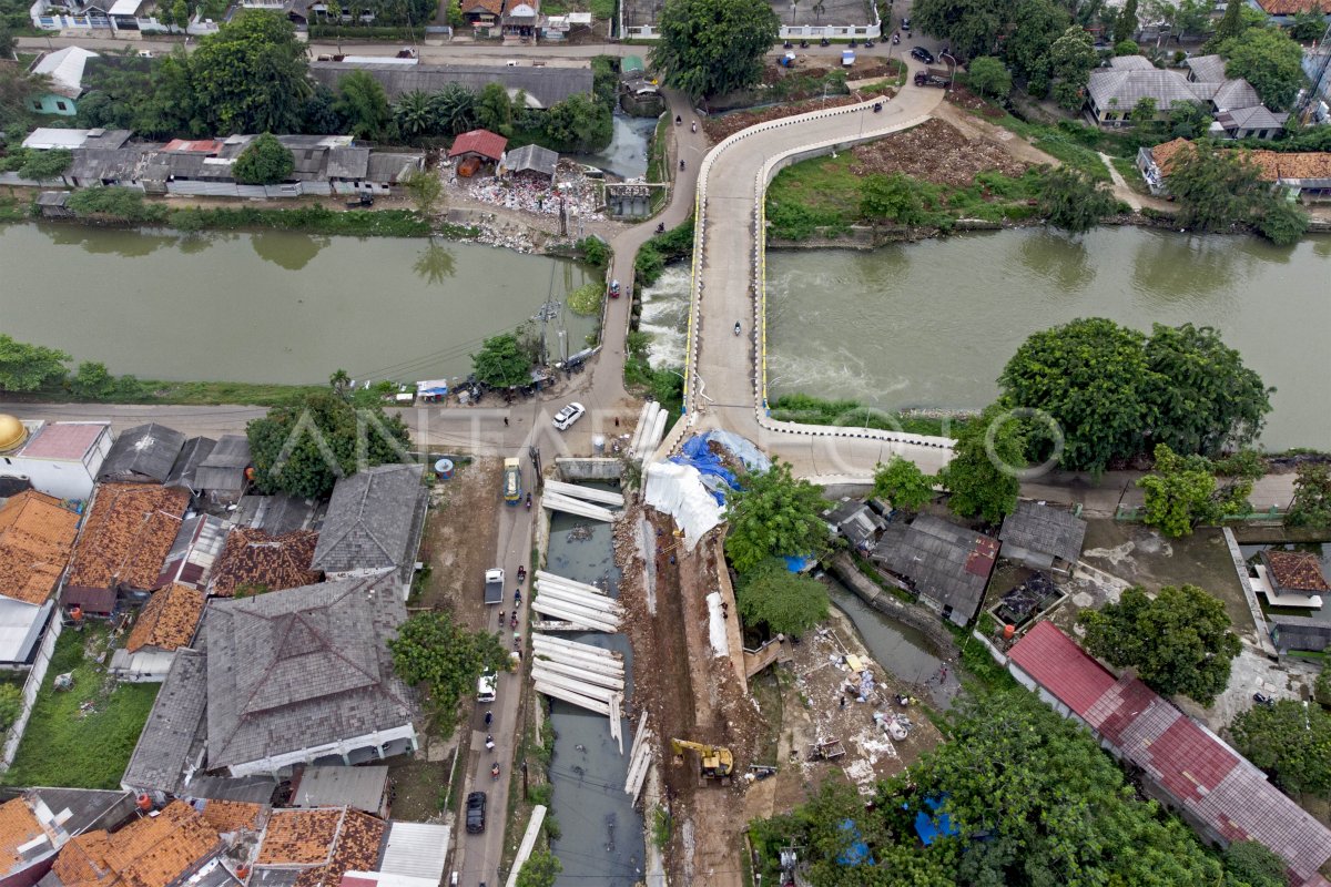 PERBAIKAN PROYEK JEMBATAN KW 6 KARAWANG | ANTARA Foto