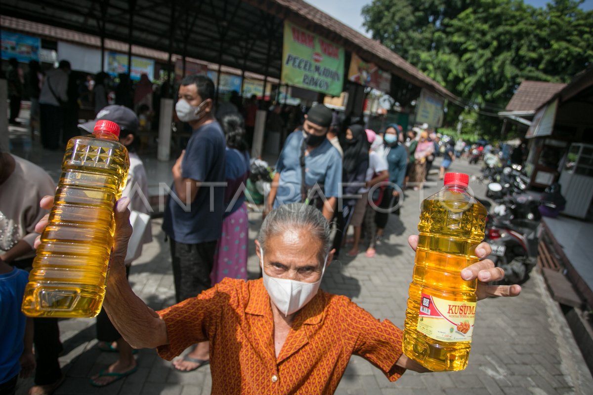 Operasi Pasar Minyak Goreng Di Solo Antara Foto