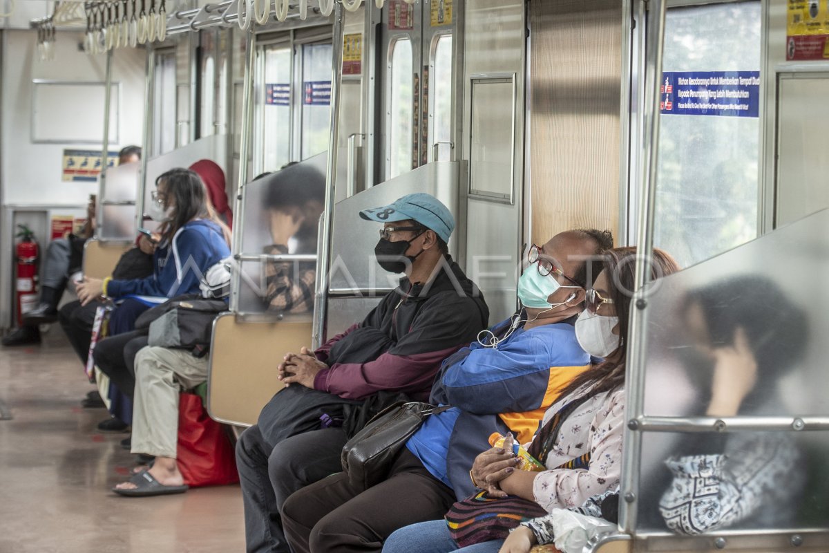 ATURAN BARU BAGI PENUMPANG KRL | ANTARA Foto