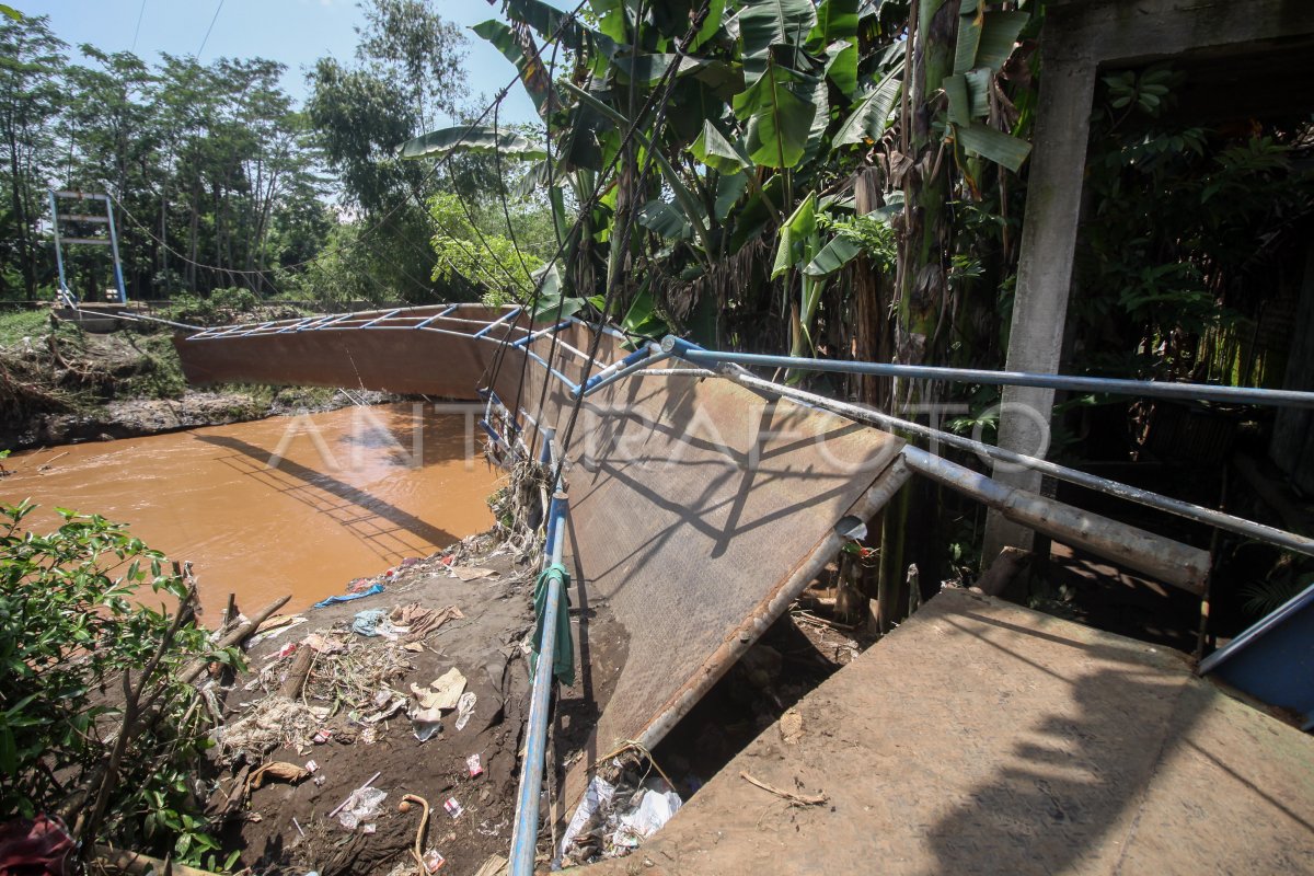 BANJIR BANDANG DI PASURUAN | ANTARA Foto