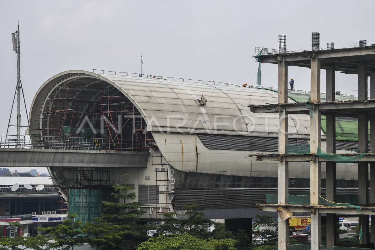 PROGRES PEMBANGUNAN LRT | ANTARA Foto