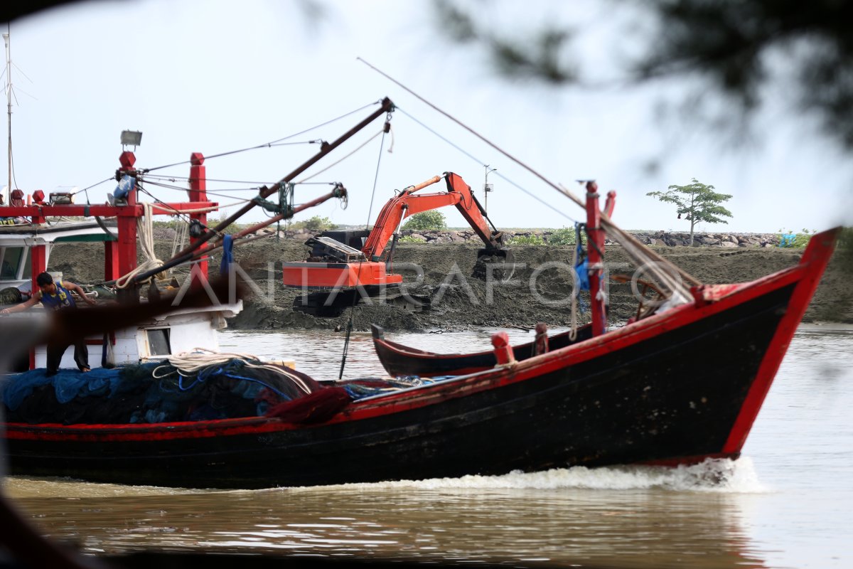 Pengerukan Muara Untuk Mencegah Pendangkalan Antara Foto 6162