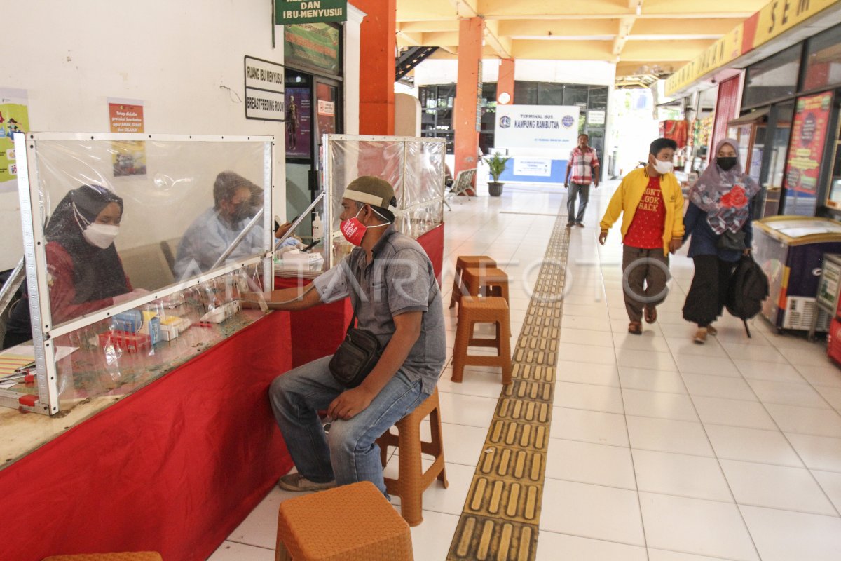 PEMERIKSAAN KESEHATAN DAN TES URINE SOPIR | ANTARA Foto