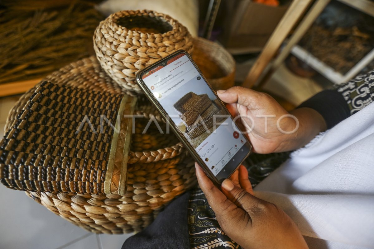 Kerajinan Berbahan Eceng Gondok Antara Foto