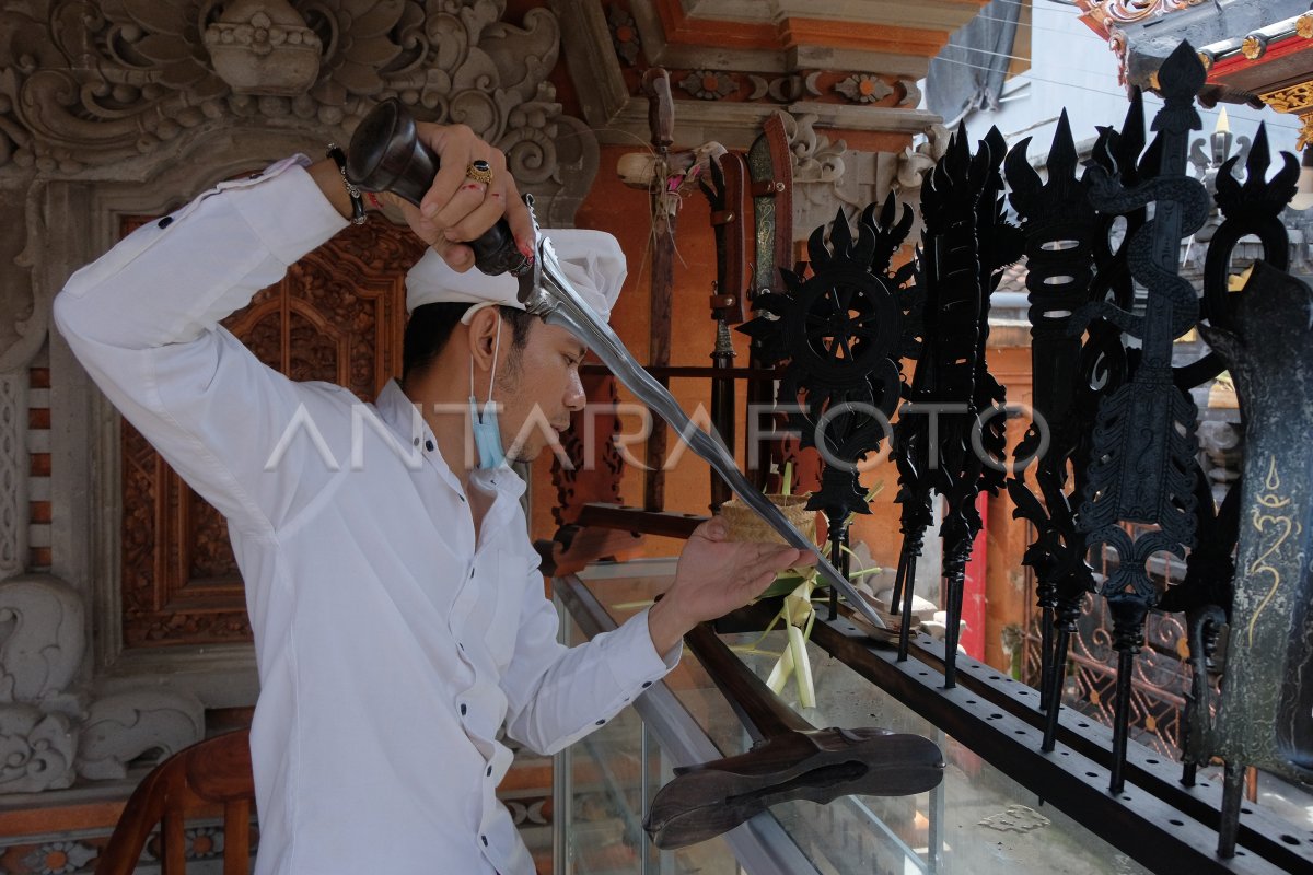 UPACARA PUSAKA KERIS DI BALI