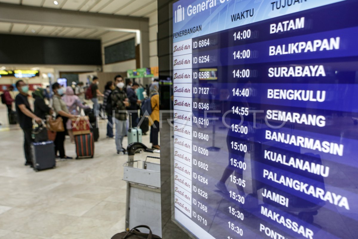 Pergerakan Penumpang Di Bandara Soekarno Hatta Antara Foto 0097