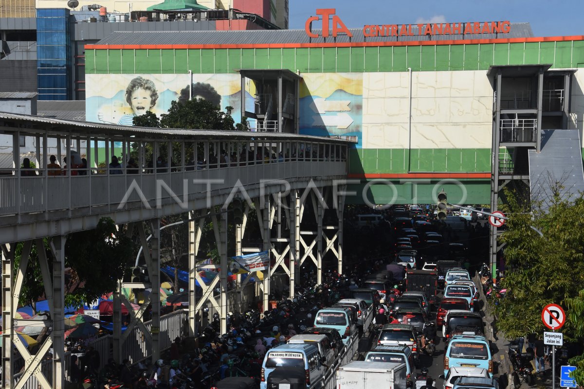 KEMACETAN DI PASAR TANAH ABANG | ANTARA Foto