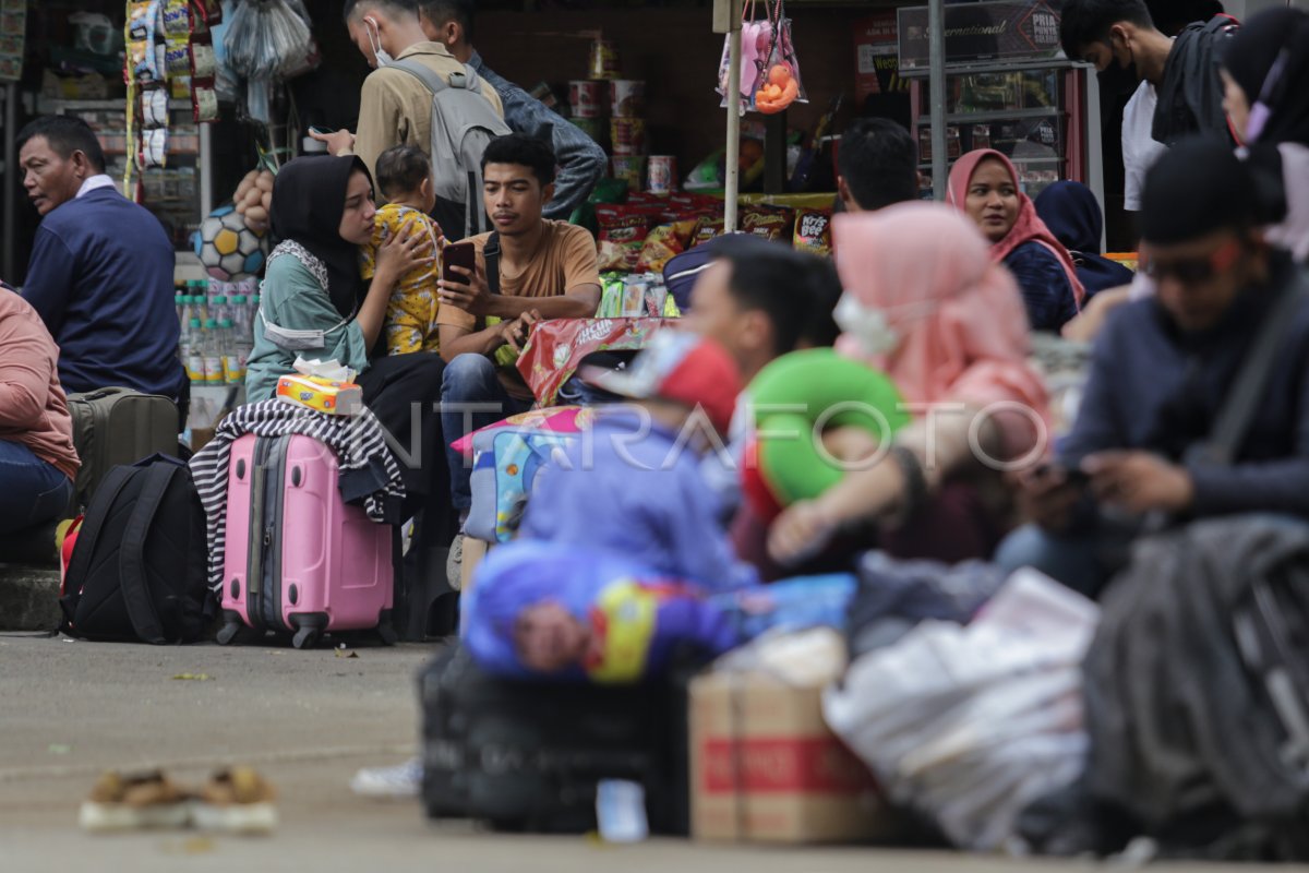 ARUS MUDIK DI TERMINAL PORIS PLAWAD | ANTARA Foto