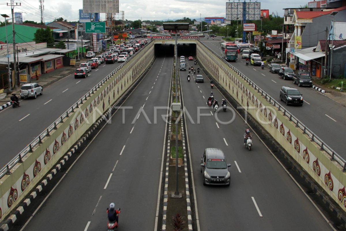 Volume Kendaraan Yang Masuk Makassar Meningkat Antara Foto