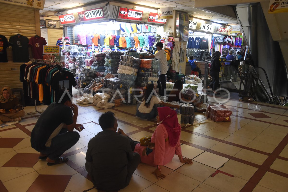 PASAR TANAH ABANG KEMBALI DIBUKA PASCALIBUR LEBARAN | ANTARA Foto