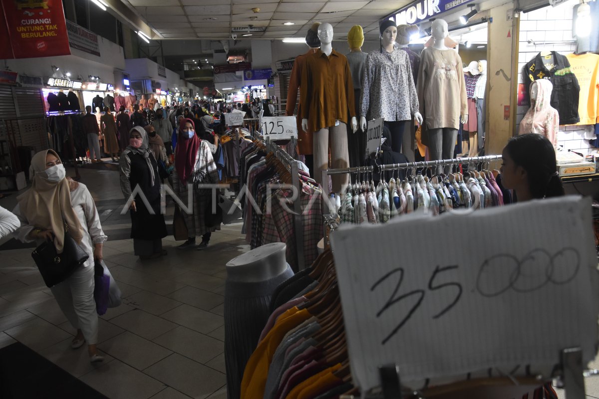 PASAR TANAH ABANG KEMBALI DIBUKA PASCALIBUR LEBARAN | ANTARA Foto