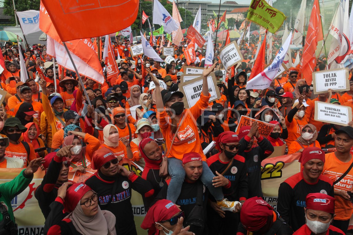 PERINGATAN HARI BURUH DI SURABAYA | ANTARA Foto