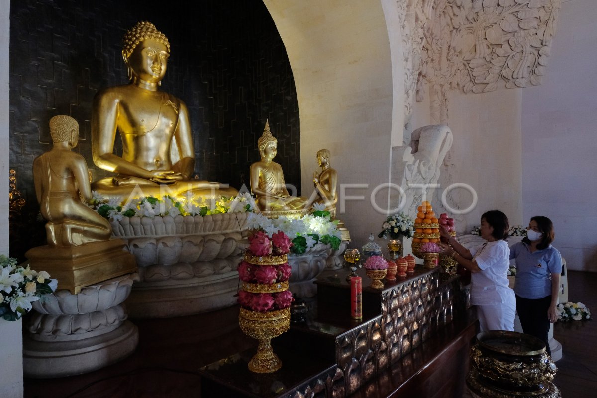 PERSIAPAN HARI RAYA WAISAK 2566 DI BALI