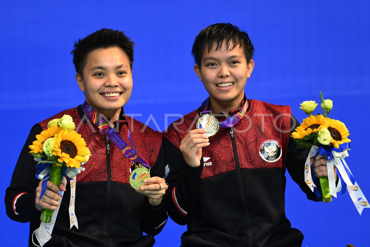 BULU TANGKIS GANDA PUTRI INDONESIA RAIH MEDALI EMAS | ANTARA Foto