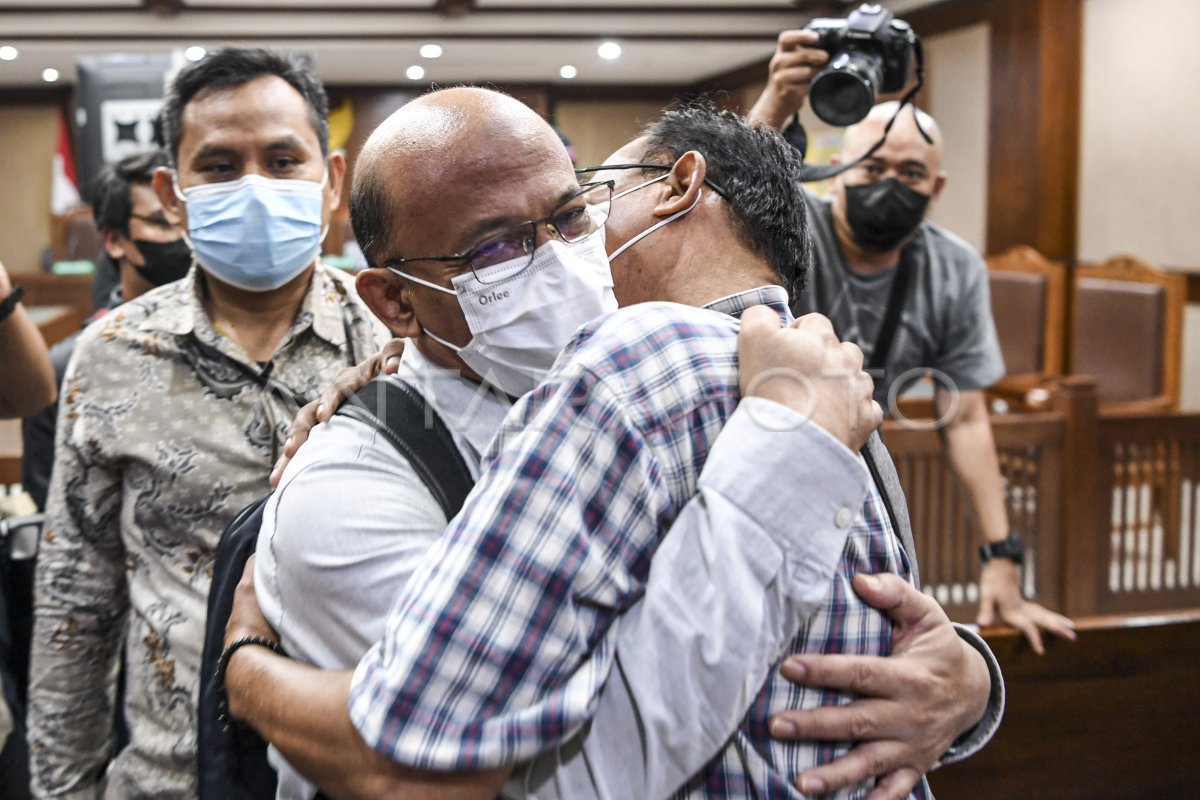 SIDANG TUNTUTAN WAWAN RIDWAN DAN ALFRED SIMANJUNTAK | ANTARA Foto