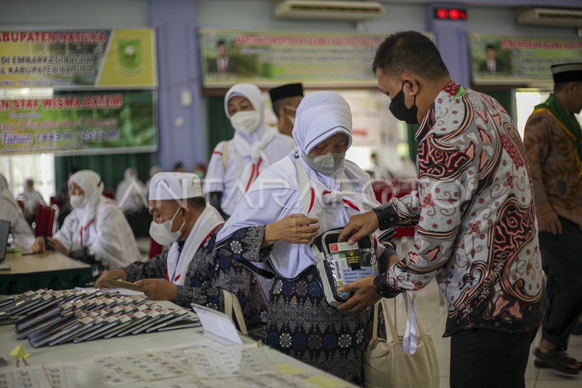JAMAAH CALON HAJI EMBARKASI BATAM TIBA DI ASRAMA HAJI