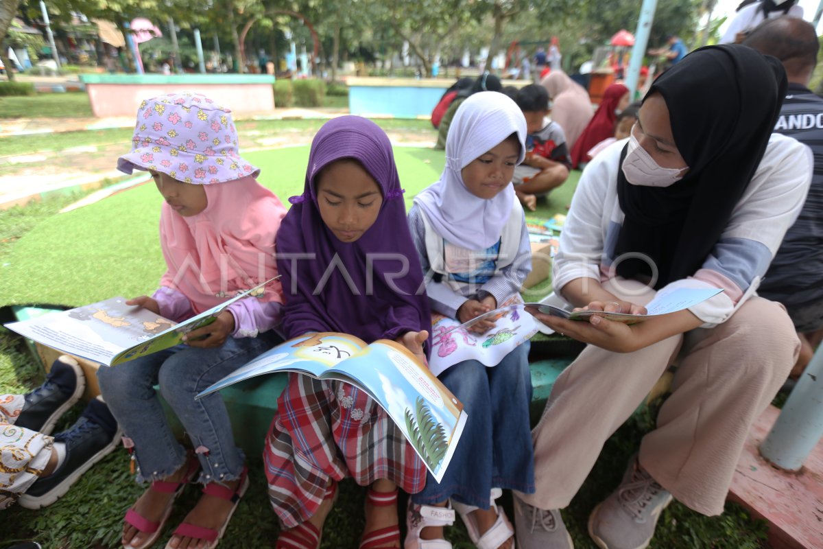 MENINGKATKAN MINAT BACA ANAK | ANTARA Foto