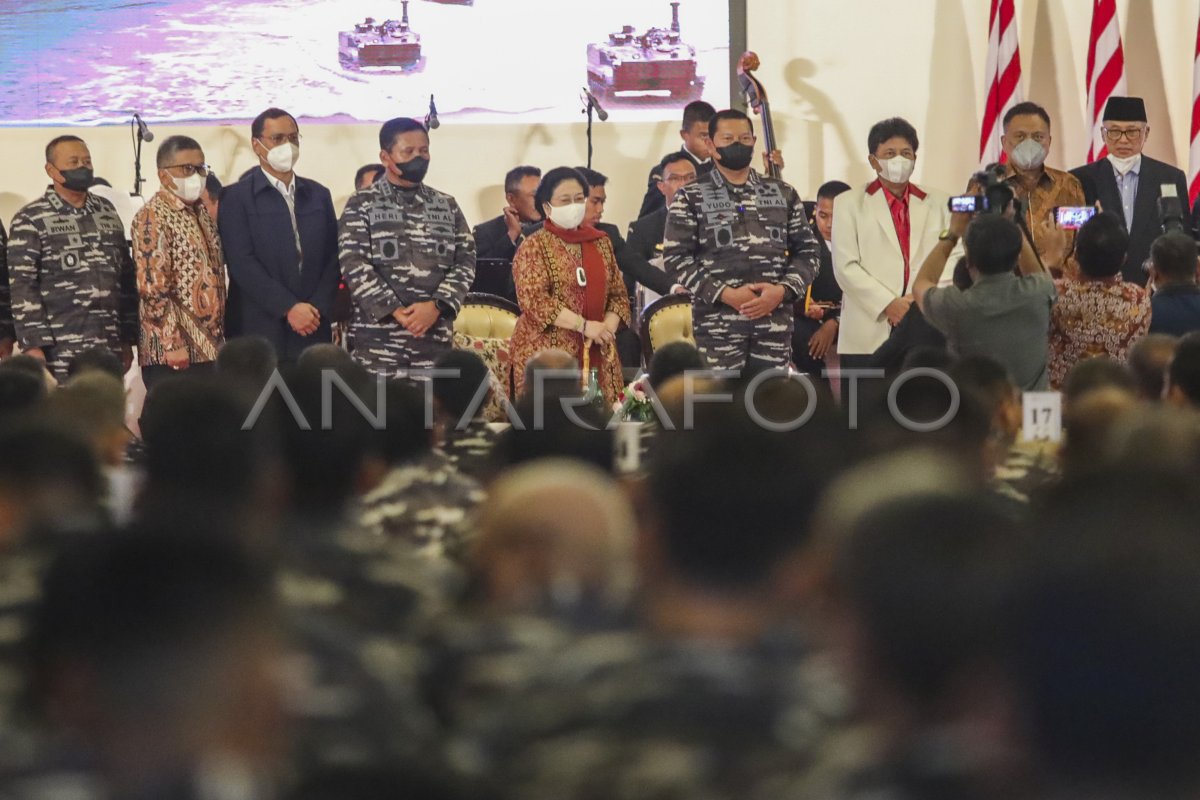 MEGAWATI RESMIKAN KRI BUNG KARNO | ANTARA Foto