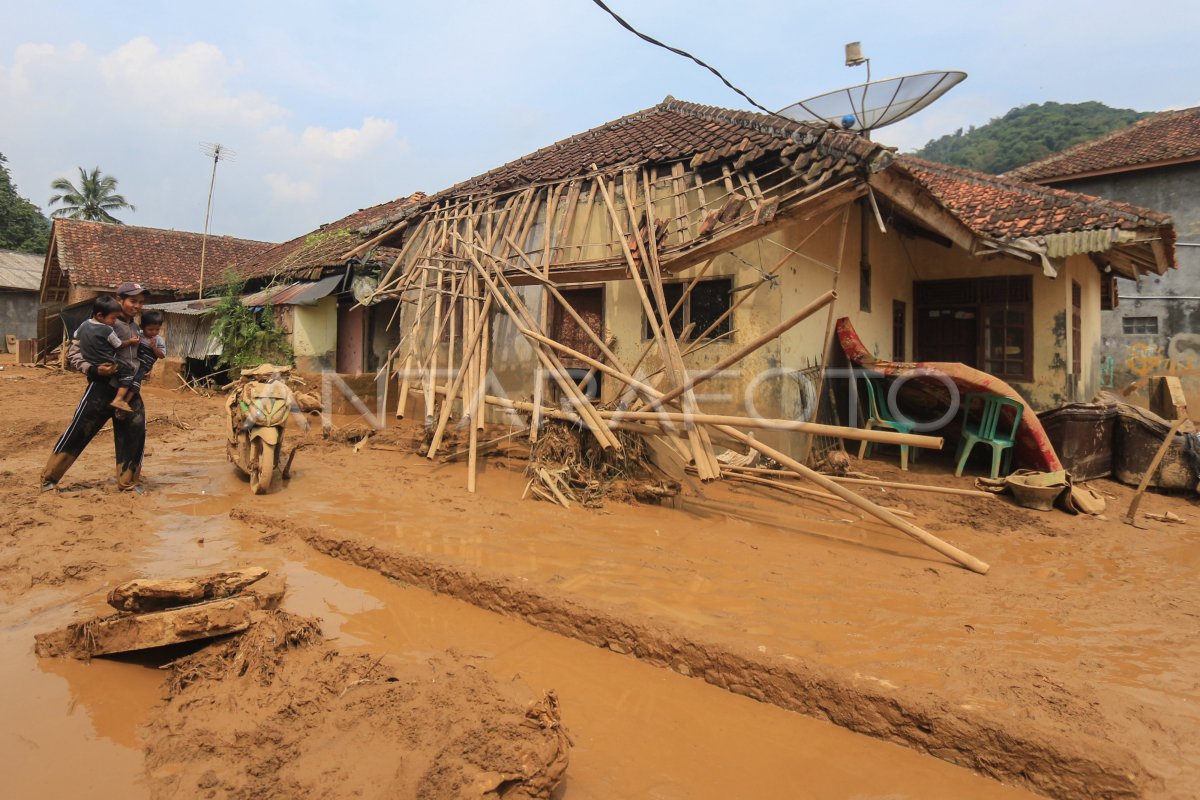 Bencana Banjir Bandang Di Bogor Antara Foto