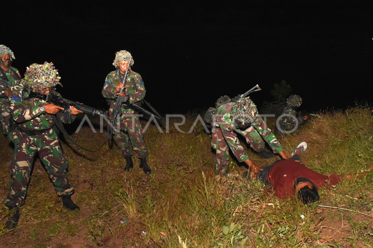 Latihan Serangan Kilat Dan Senyap Antara Foto