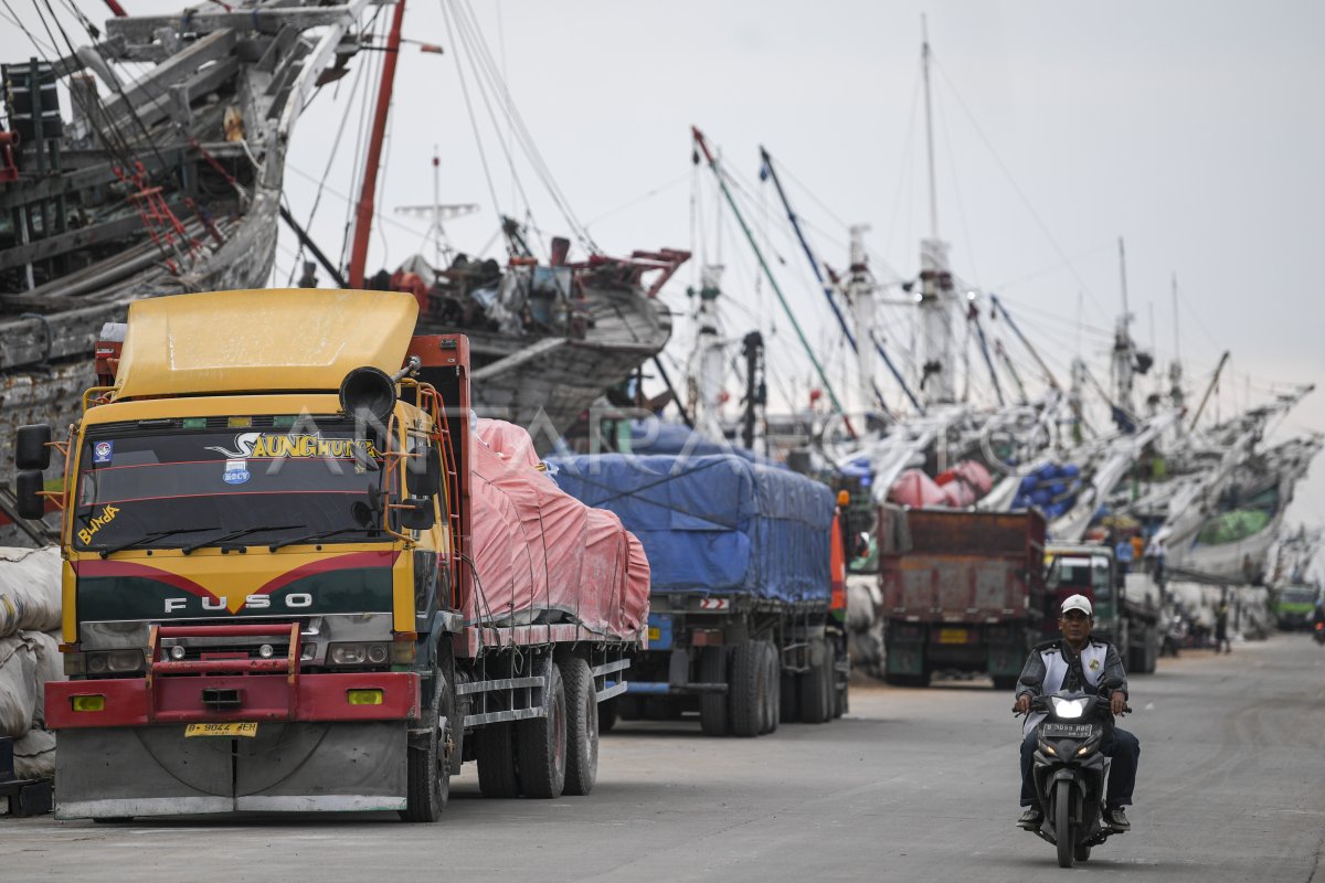 APBN BULAN MEI SURPLUS | ANTARA Foto