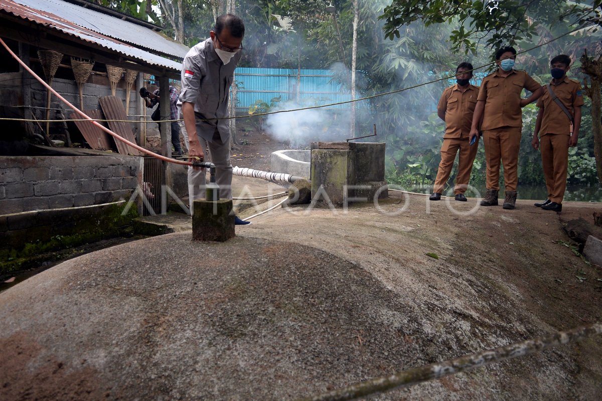 PEMANFAATAN KOTORAN TERNAK JADI BIOGAS | ANTARA Foto