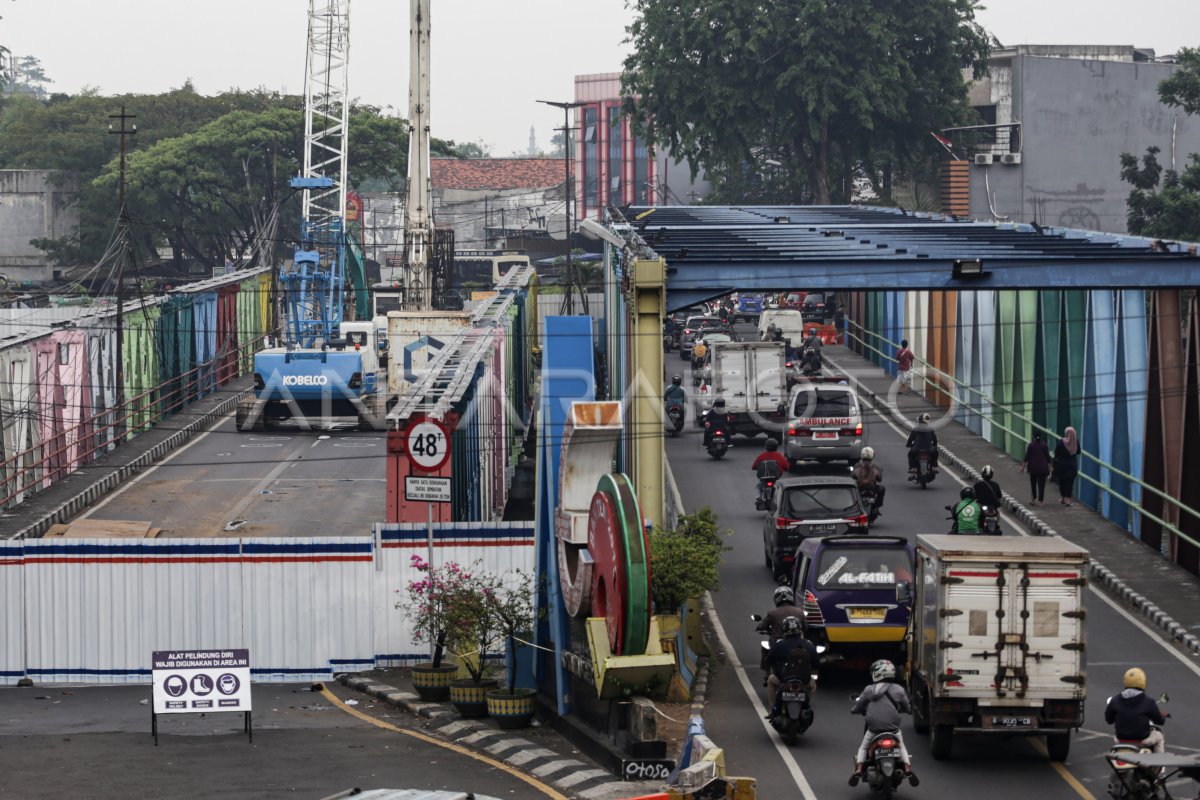 PERBAIKAN JEMBATAN CISADANE DI TANGERANG | ANTARA Foto