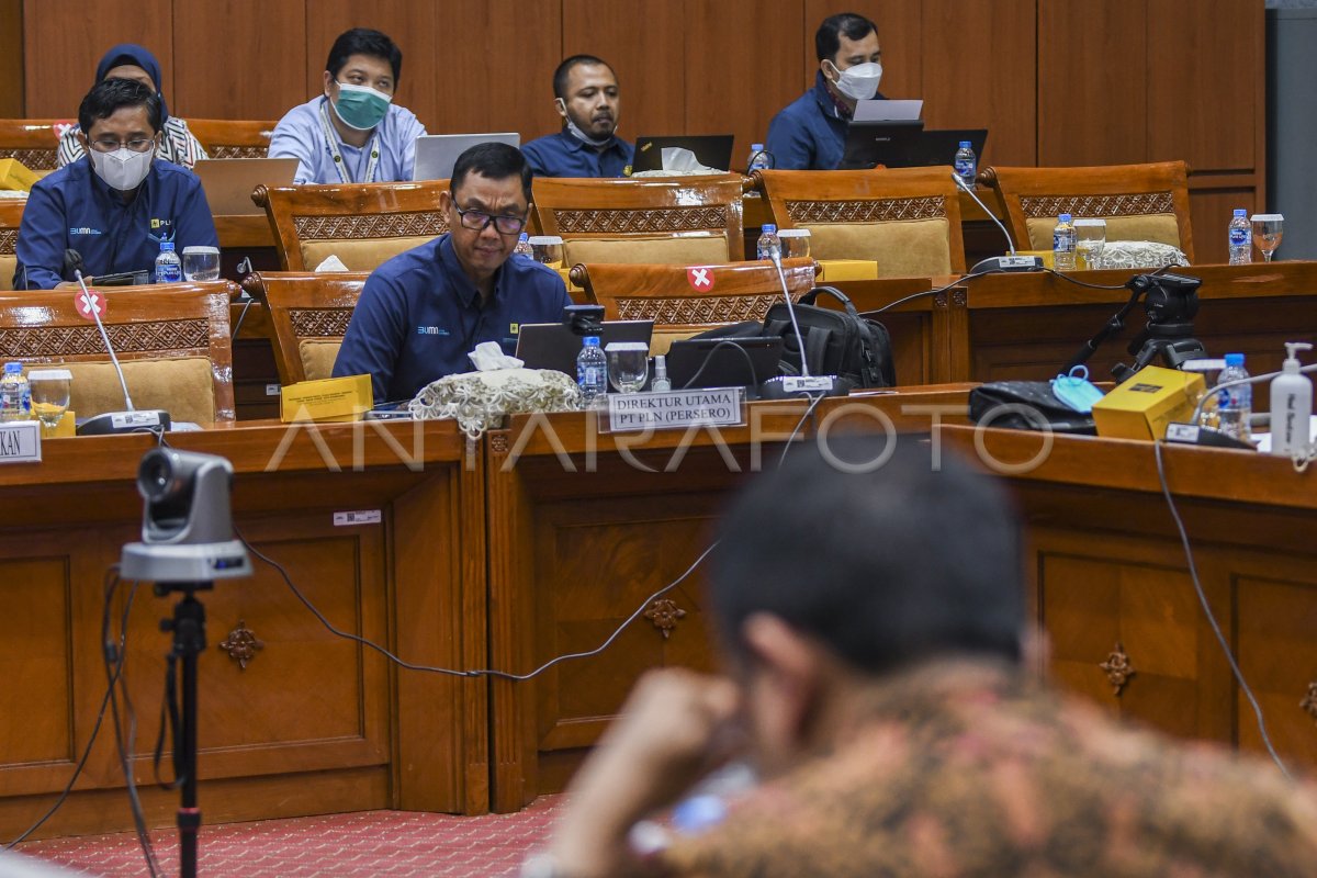 RAKER KEMENTERIAN ESDM DENGAN KOMISI VII DPR | ANTARA Foto