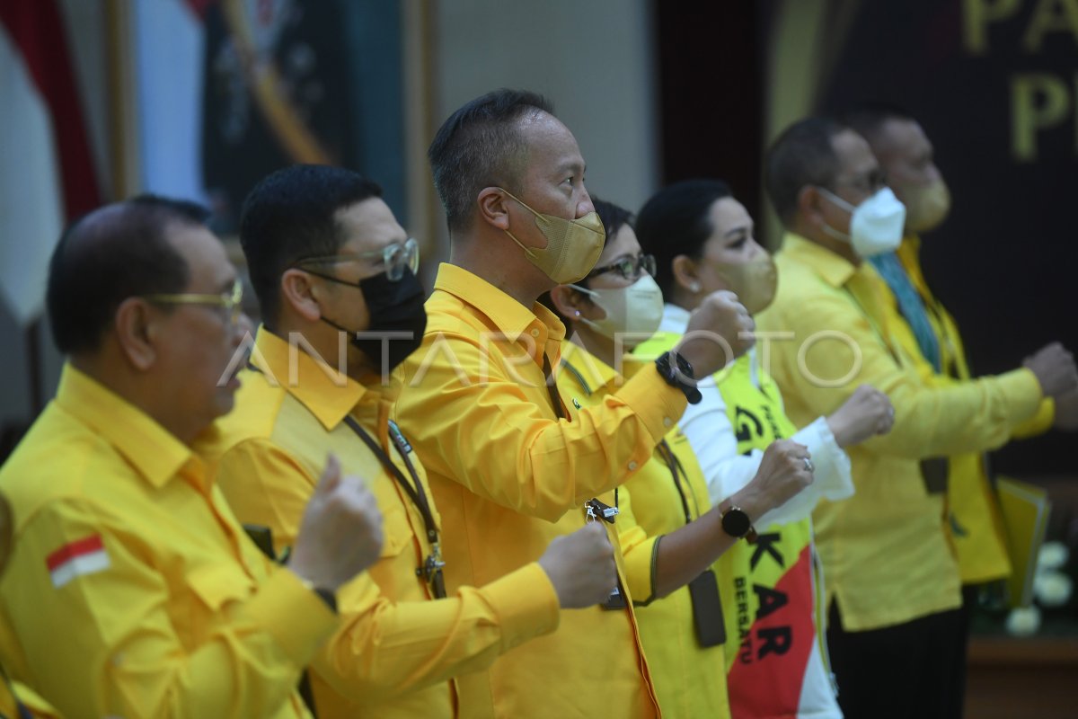 GOLKAR MENDAFTAR PEMILU 2024 | ANTARA Foto