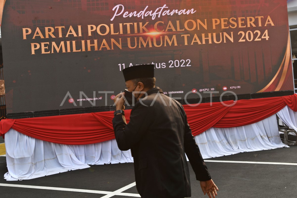 PENAMBAHAN PARPOL CALON PESERTA PEMILU 2024 | ANTARA Foto